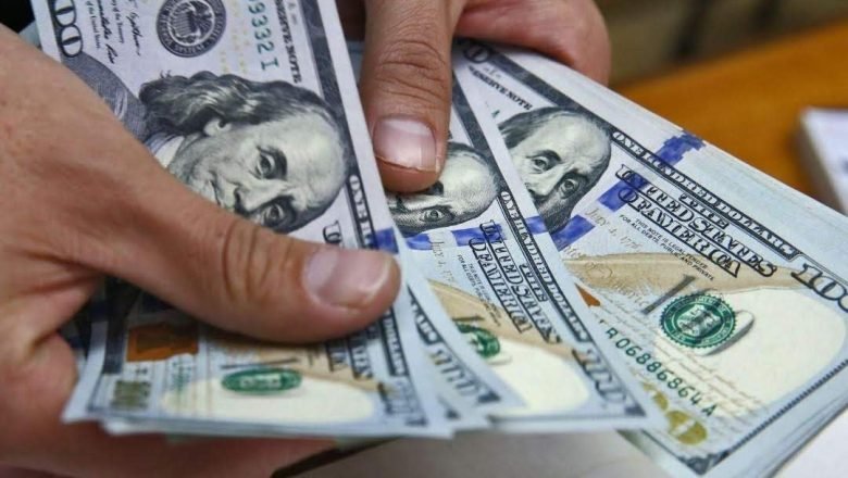 Dólar cotiza $15,11 al alza, en $3.143,57
