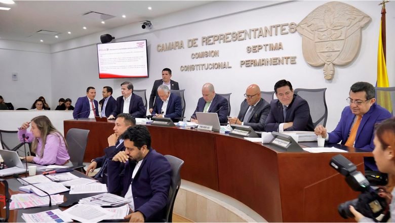 Sistema curativo tenía que cambiar y evolucionar hacia la atención primaria, que dé prevención: ministro de Salud