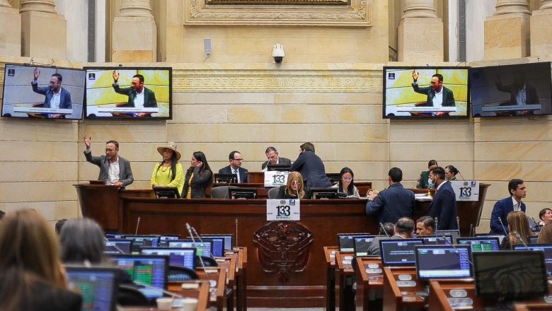 Reviven proyecto de bajar sueldos a congresistas