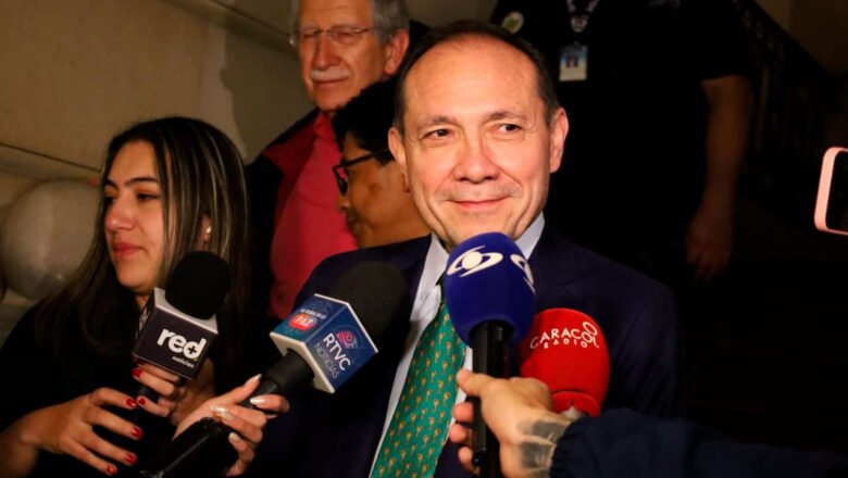 Es muy importante garantizar estabilidad de los trabajadores, reducir informalidad y recuperar derechos perdidos: Ministro de Trabajo
