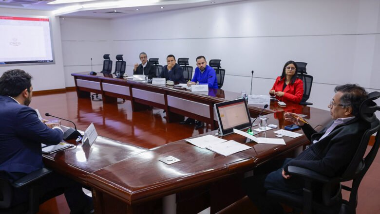Reducción de tarifas de energía, tema clave de la reunión del presidente Petro con comisionados de la CREG