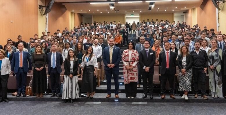 Abiertas las inscripciones para AvanzaTEC 2025, programa que revolucionará la educación digital de 35.000 colombianos