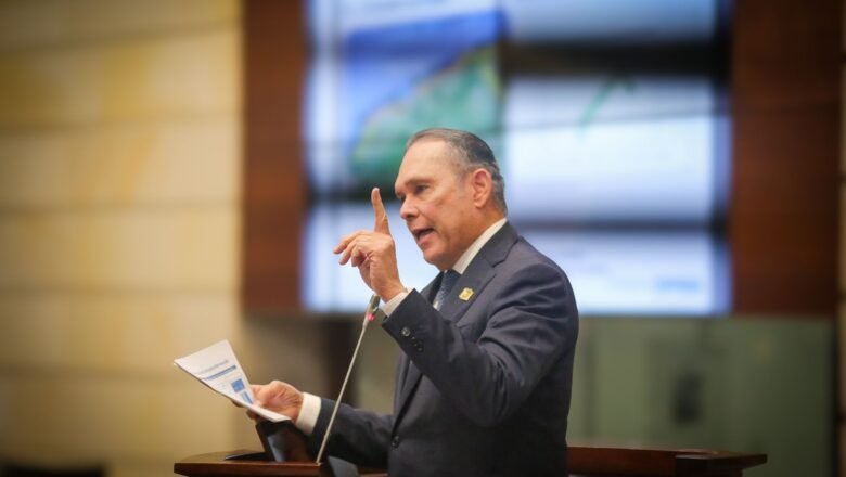 ´La reforma a la salud propuesta por el Gobierno no es una solución, sino un salto al vacío´: presidente Efraín Cepeda