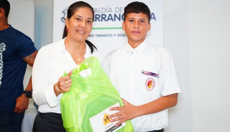 Barranquilla promueve la educación vial con dotación para patrullas escolares