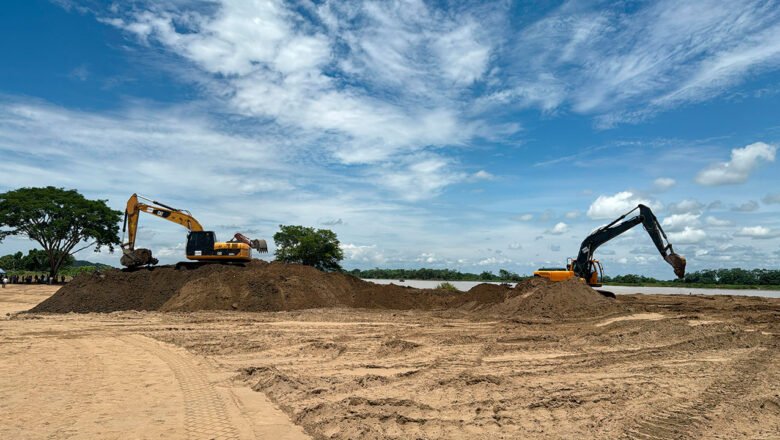 Con 30 máquinas avanza obra de emergencia para mitigar inundaciones en Caregato, La Mojana