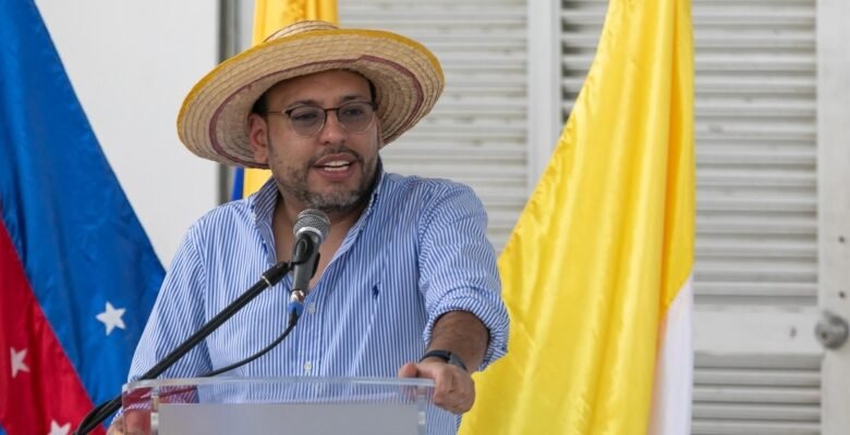 “Seis de cada 10 puestos de trabajo se van a transformar debido al avance de la inteligencia Artificial”: Ministro Julián Molina