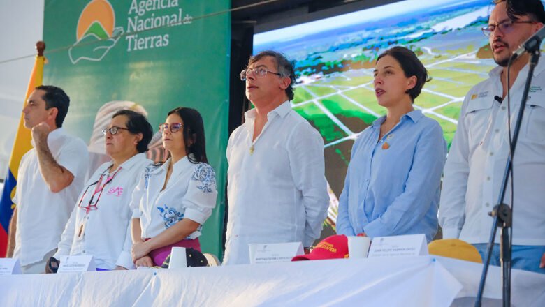 Antes de que el Senado apruebe convocatoria a la Consulta popular, los ricos y políticos deberían mirar que es posible el Acuerdo Nacional: presidente Petro