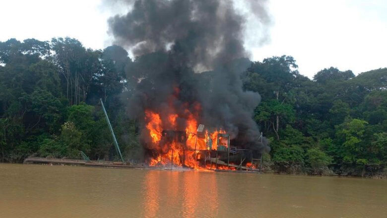 Colombia y Brasil destruyeron infraestructura minera ilegal del grupo armado ‘Comandos de Frontera’ en Amazonas