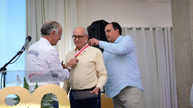Destacan a Laboratorios Incobra por su liderazgo en la industria farmacéutica del país