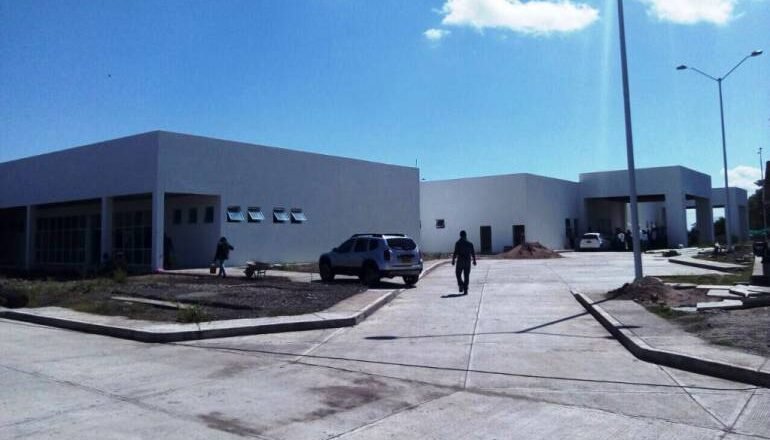 Gobierno entrega primer hospital público autosostenible energéticamente de la Costa Caribe