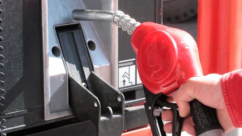 MinMinas deberá reversar incremento en precios de la gasolina anunciado para octubre
