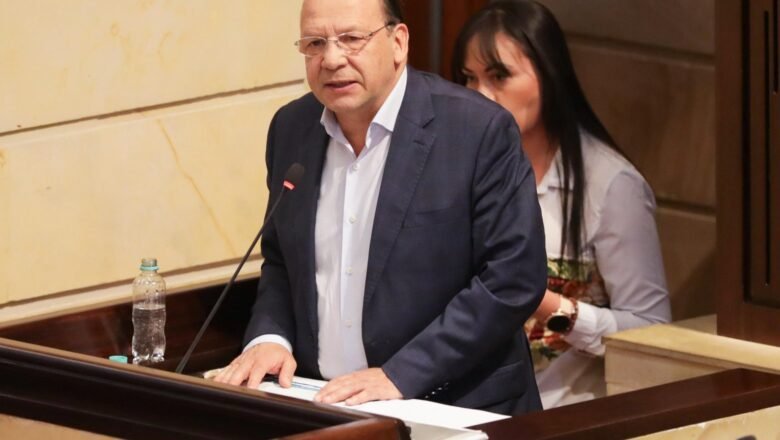 Programas sociales en riesgo por falta de recursos tras hundimiento de la Ley de Financiamiento