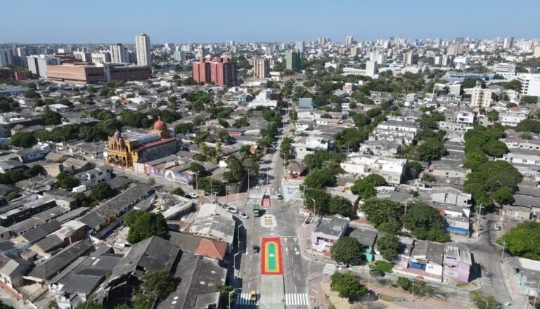 Con apoyo de helicóptero de la Fuerza Aeroespacial Colombiana se refuerzan campañas de prevención del delito en Barranquilla