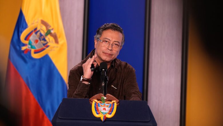 Revolcón en la Policía, presidente Petro anuncia cambios en la cúpula y advierte sobre ‘parapolicía’ en Medellín
