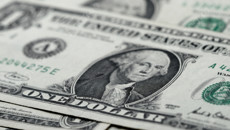 Dólar abre semana al alza en $3.111,96