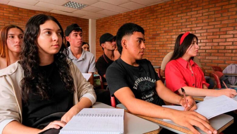 Petro anuncia como meta, la universalidad de la educación superior