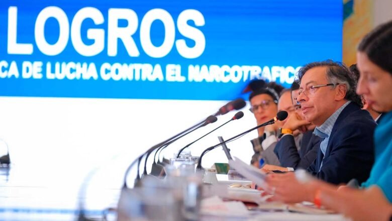Gobierno explica que se desplomó en 57% el crecimiento de los cultivos de hoja de coca en los últimos tres años