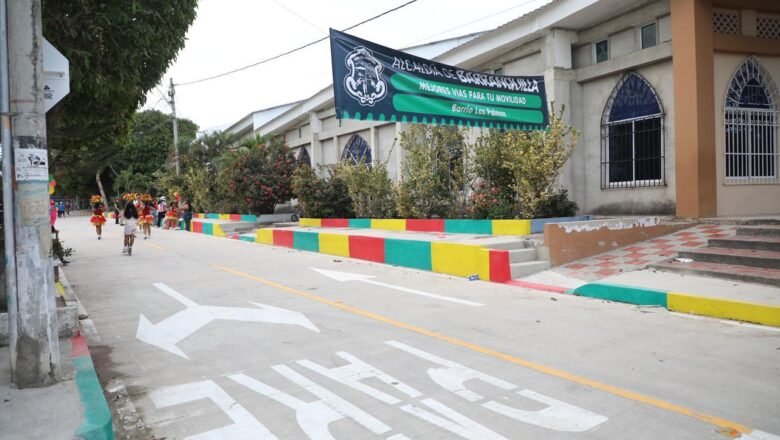 Alcalde Char entrega tramos pavimentados en Las Palmas
