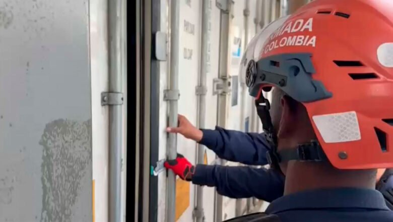 Fuerza Pública decomisa dos toneladas de cocaína en buque con destino a España