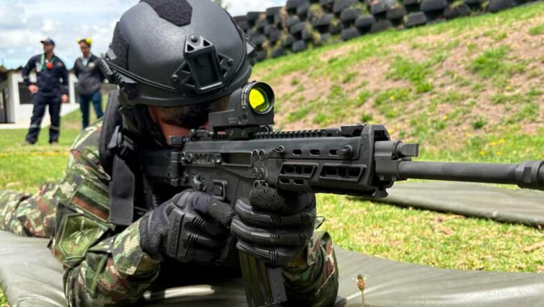 Presentan oficialmente el fusil Jaguar de Indumil
