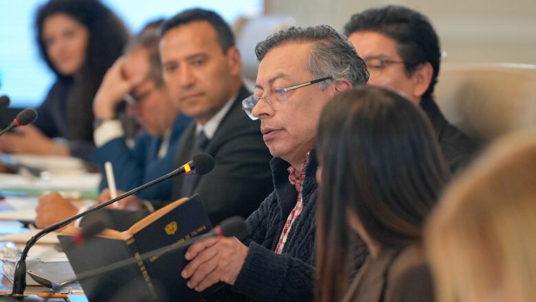 ‘Propietarios de EPS y fondos privados de pensiones están vulnerando la Constitución, la competencia del presidente y el mandato del pueblo’: presidente Petro