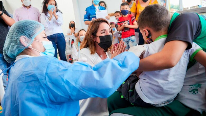 Corte Constitucional respalda vacunación infantil y ratifica que el derecho a la salud de los menores prevalece sobre la negativa de los padres