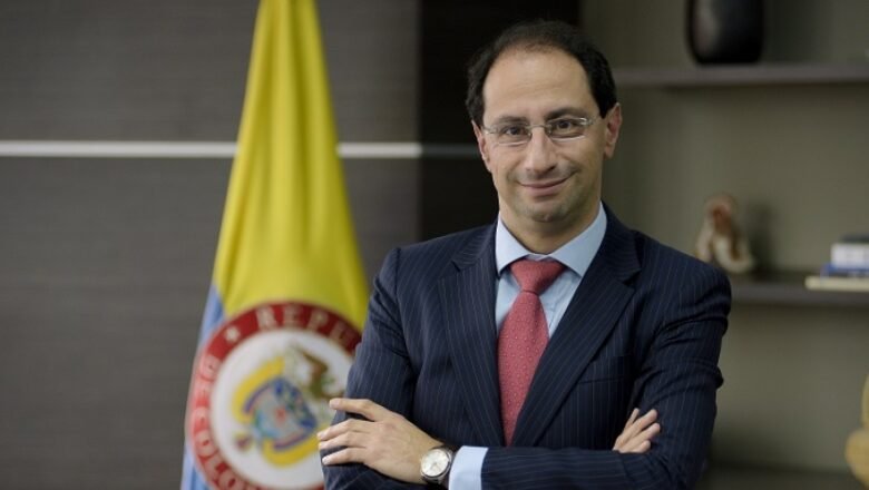 No presentar reforma tributaria en empalme pide Restrepo a Gobierno Petro
