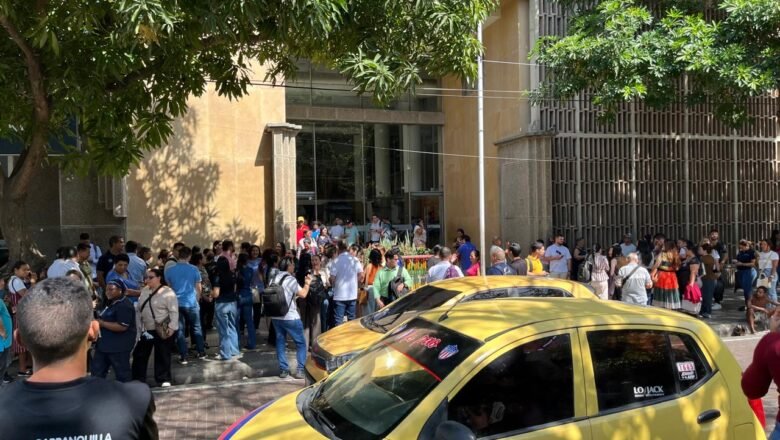 Alcaldía de Barranquilla habilita centro de acopio para ayudar a afectados por sismo en Colombia