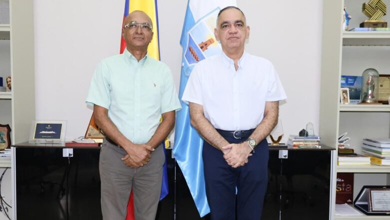 Ante el alcalde Pinedo se posesionó el secretario General, Gabriel Vicioso