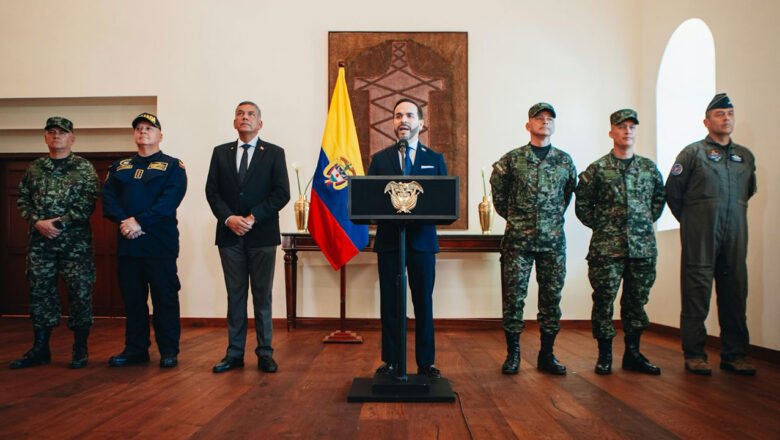 De la Espriella encabezó ceremonia de reconocimiento de nueva Cúpula de las Fuerzas Militares y del Director de la Policía Nacional