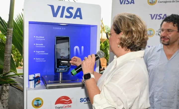Visa y TransCaribe habilitan los pagos abiertos en el sistema de transporte masivo de Cartagena