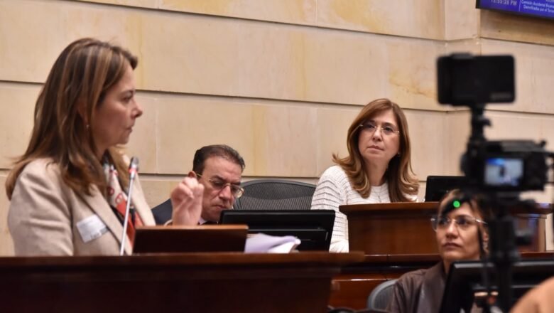 Ministerios de Vivienda, Educación y Salud rindieron informe ante comisión bicameral de seguimiento al terremoto