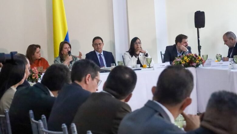 Senado y Centro Democrático proponen $15 billones más del presupuesto para la salud